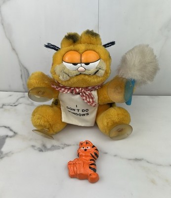 Garfield ''I Dont Do Windows'' Window Suction Cup Dakin Plush 1981 and VTG Pin