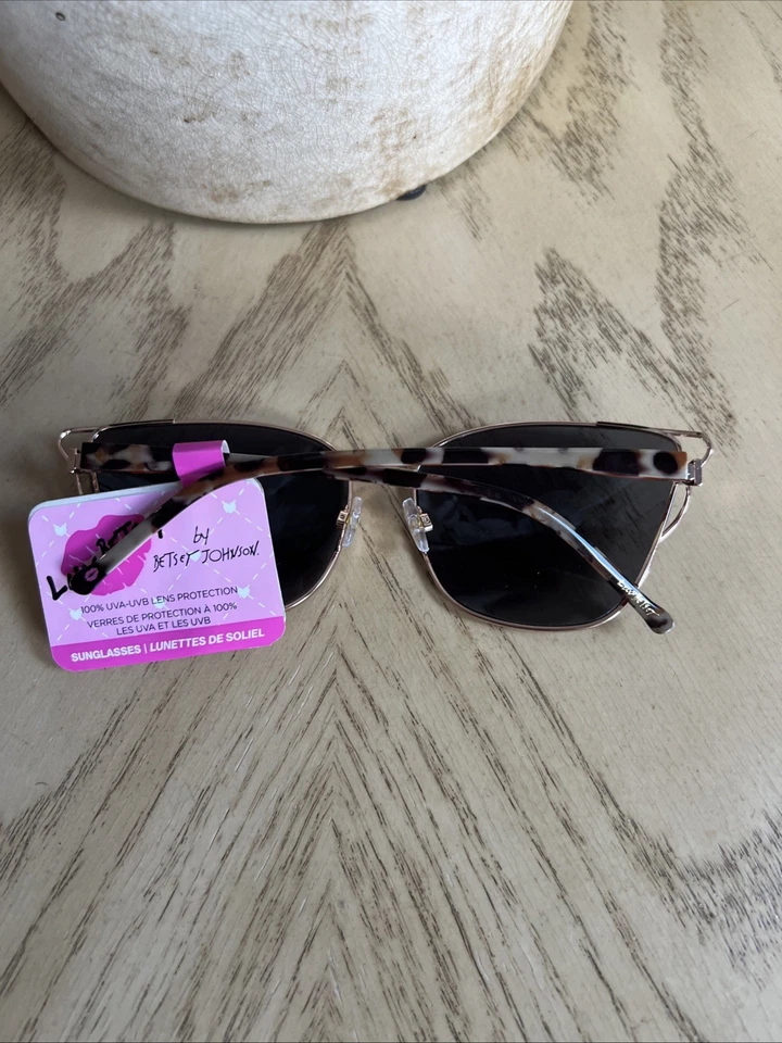 T132.6  Luv Betsey Johnson Cat Eye Sunglasses Gold Frame  LUV 23 221 GLD - Image 3 of 4