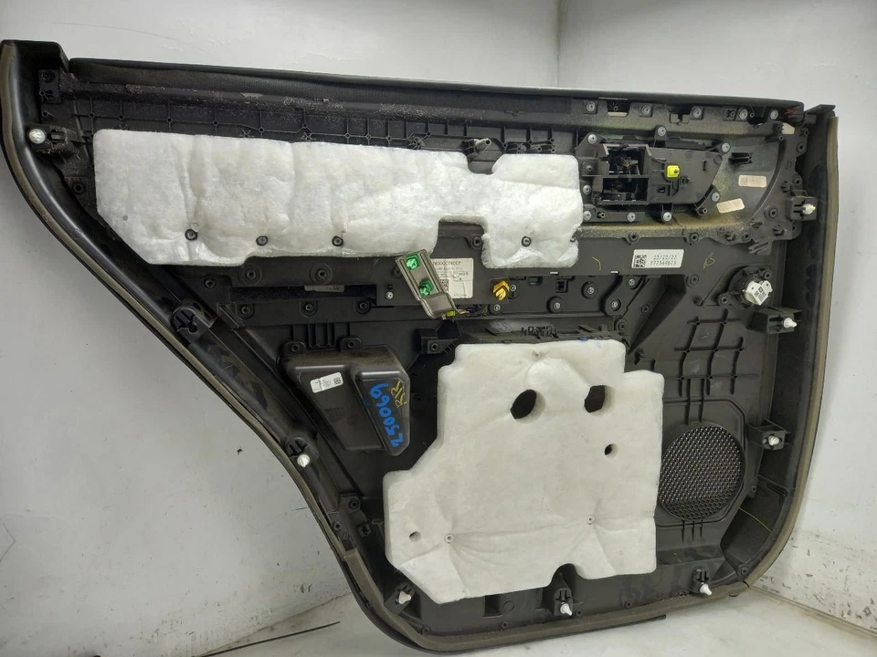 23 PANEL PUERTA DERECHA PASAJERO TRASERO TOYOTA SEQUOIA TRD PRO NEGRO ROJO-EB21 CUERO Foto 2 de 4