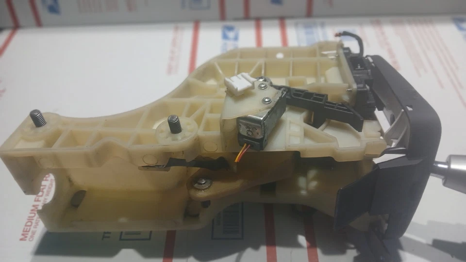 2006-2012 KIA Sedona Hyundai Entourage Floor Gear Selector Shifter Assembly Knob - Image 3 of 4