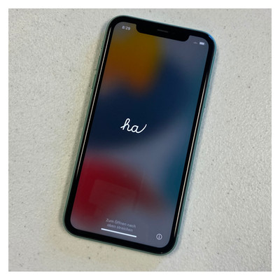 Apple iPhone 11 - 64GB/128GB - Mint Condition - Multiple Colors - Free Shipping