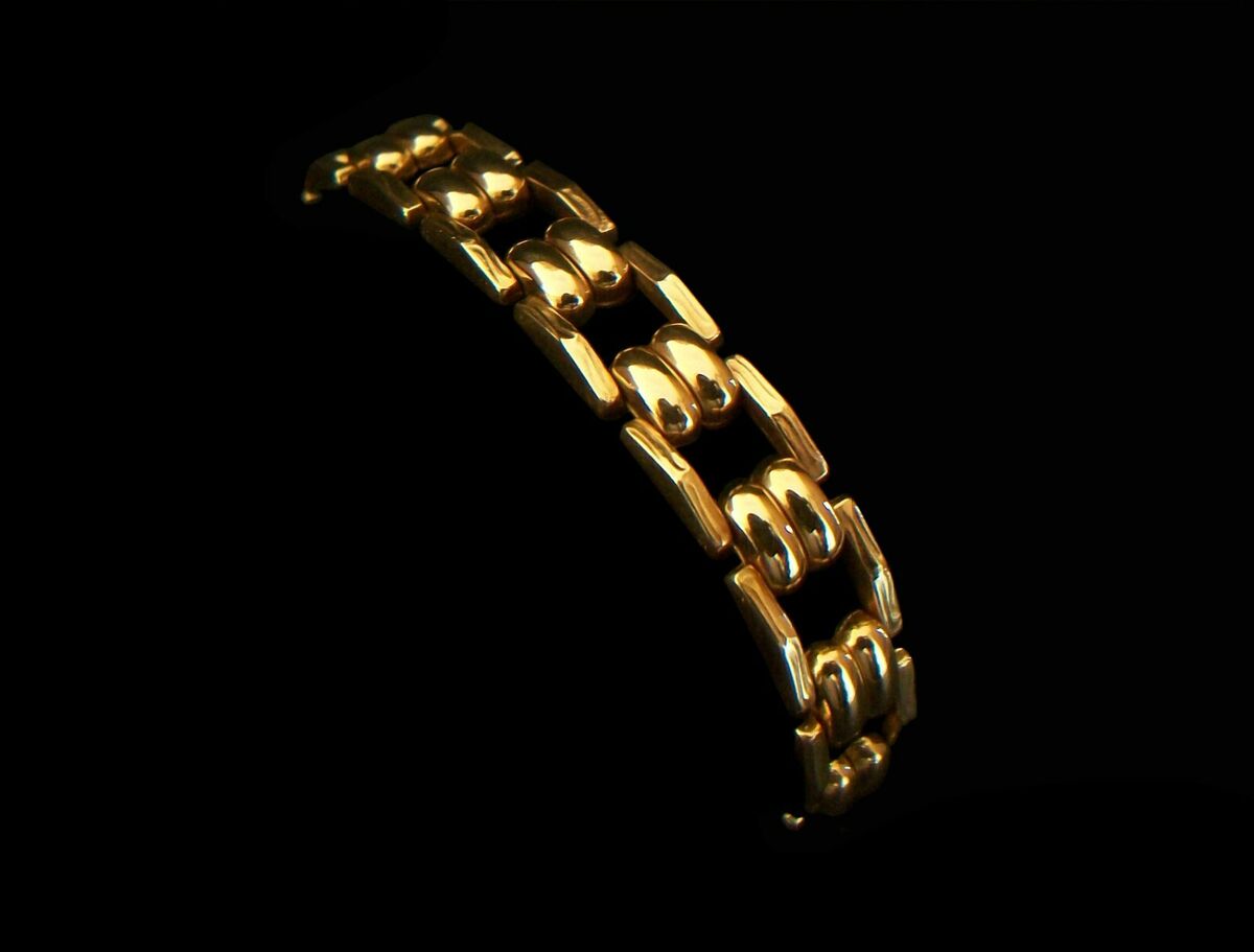 Retro Tank Style 14K / 585 Yellow Gold Bracelet - 23 Grams Retro Tank Style 14K / 585 Yellow Gold Bracelet - 23 Grams