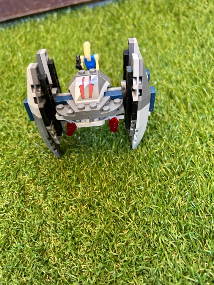 LEGO Star Wars 75073 Vulture Droid, photo 4 sur 4