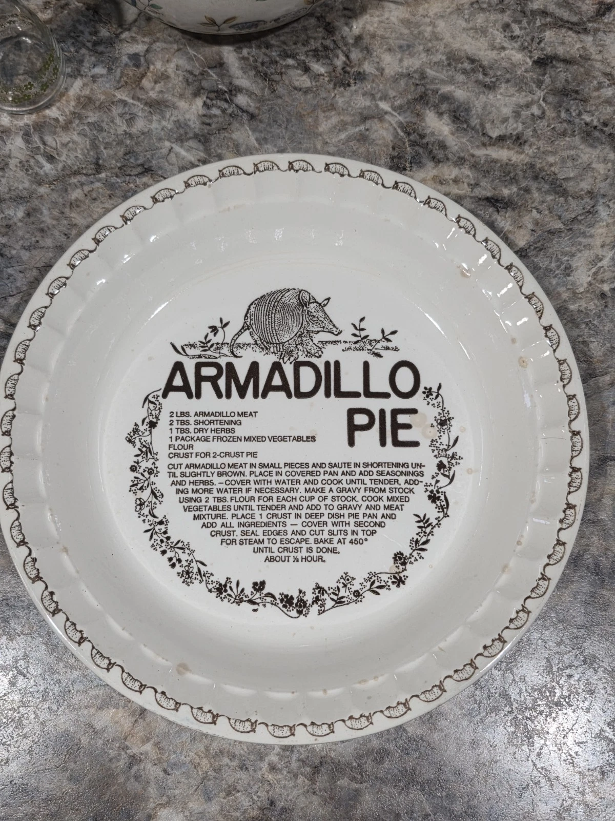 Royal China Co. Armadillo Pie Recipe Collectible Ceramic Pie Dish **See Pictures
Opens in a new wind