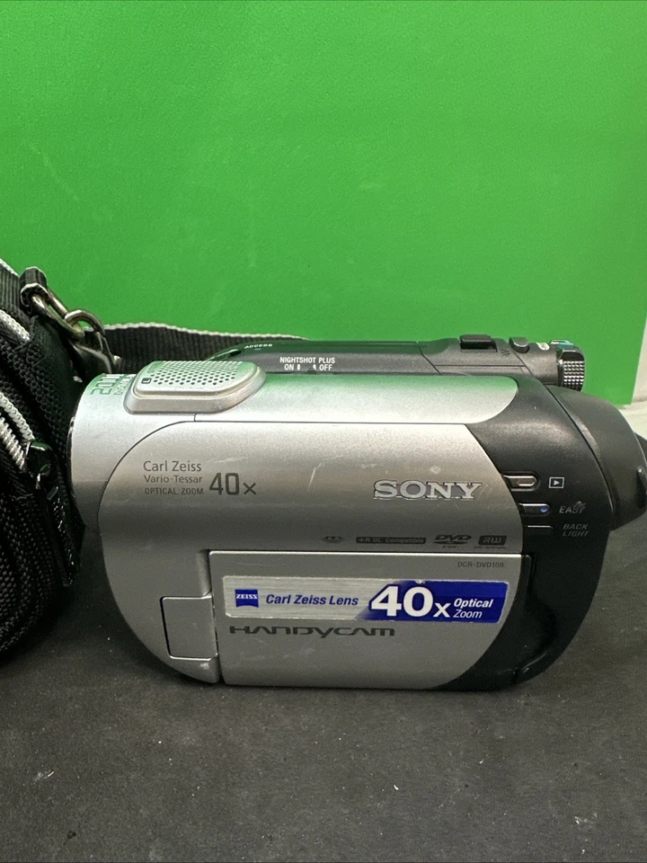 Sony Handycam Carl Zeiss Lens. 40x Op. Cd Works With Kenneth Cole Needs Battery - Image 3 of 4