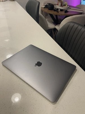 Apple MacBook Air 13" 2020 Gray i5 8GB RAM 128GB SSD USB-C - Image 1 of 4