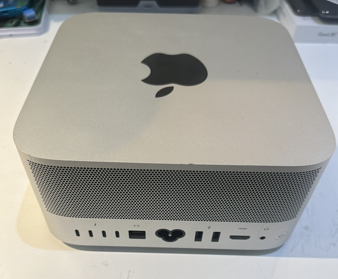 Apple Mac Studio - M1 Max, 10 Core CPU, 32 GPU, 32 GB RAM, 2