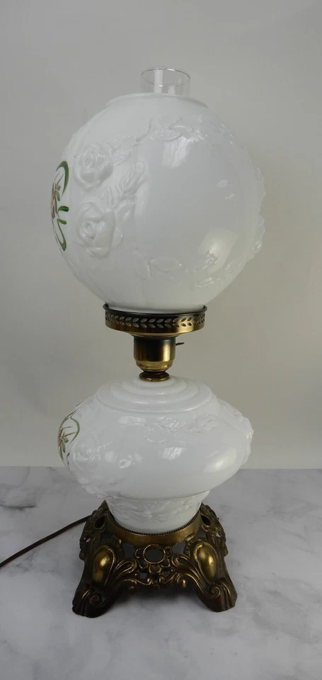 Винтажная настольная лампа из молочного стекла Gone With The Wind с 3-полосной лампой высотой 21-3/4 дюйма - Изображение 2 из 4