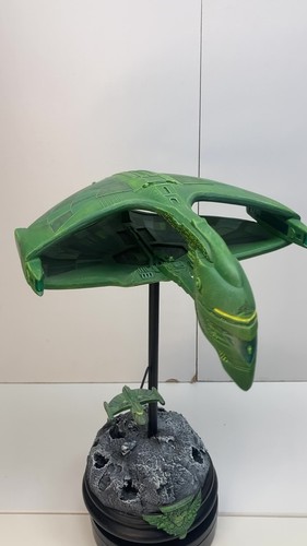 Star Trek The Next Generation Romulan Warbird Modell Raumschiff von Hand Gebaut - Video 1 of 1