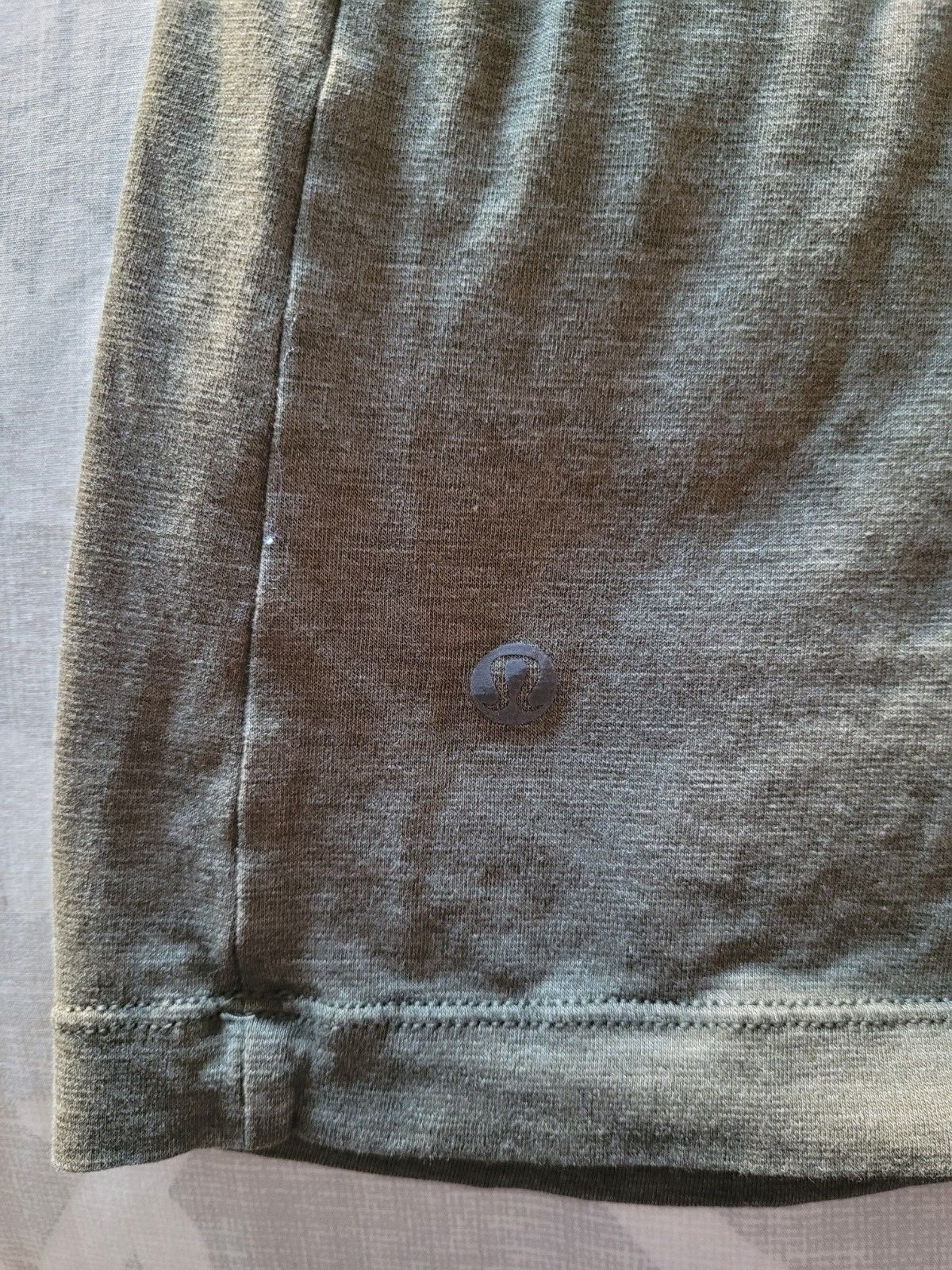 Lululemon Men's Basic Solid Green Short Sleeve Wo… - image 10