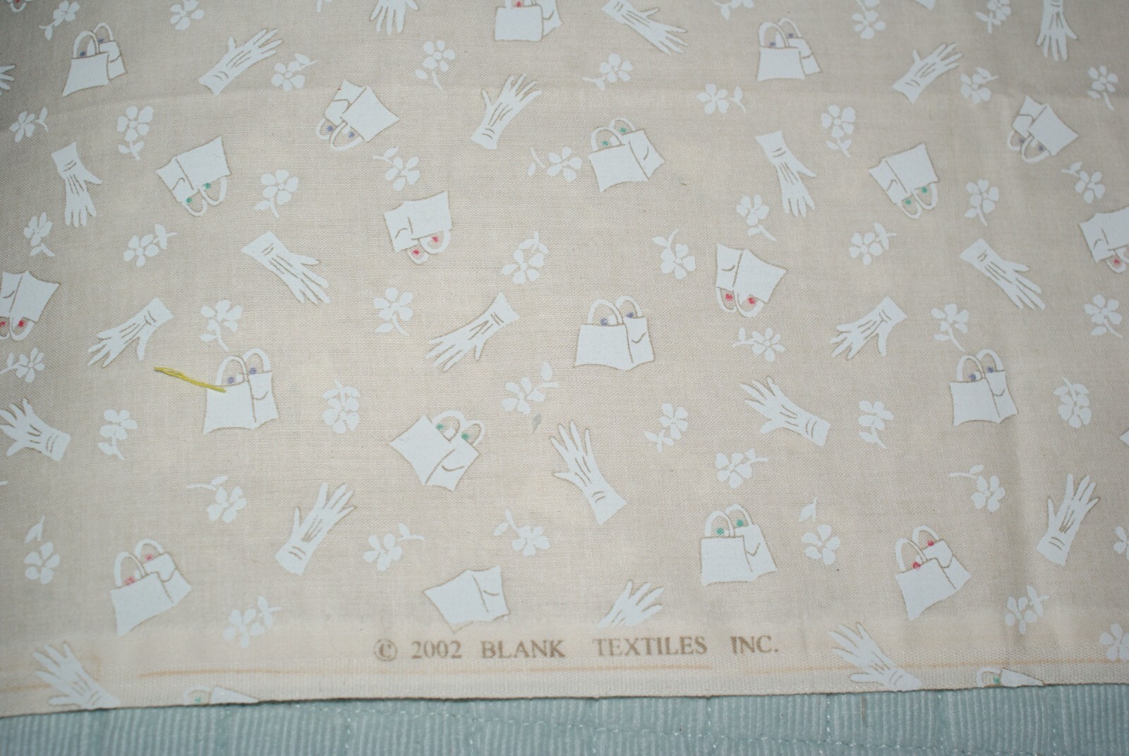 Handbag Glove Flower Cream Cotton Fabric Blank for Sewing Quilting 19x42 Inches-image