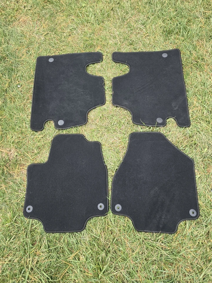 全新 原始设备制造商 2017 - 2024 克莱斯勒 Pacifica Voyager 地毯 地垫 地毯套装 黑色  — 第 3/4 张图片