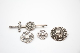 Sterling Silber antike Broschen keltisches Langboot schottisches Kreuz x 4 (44 g)