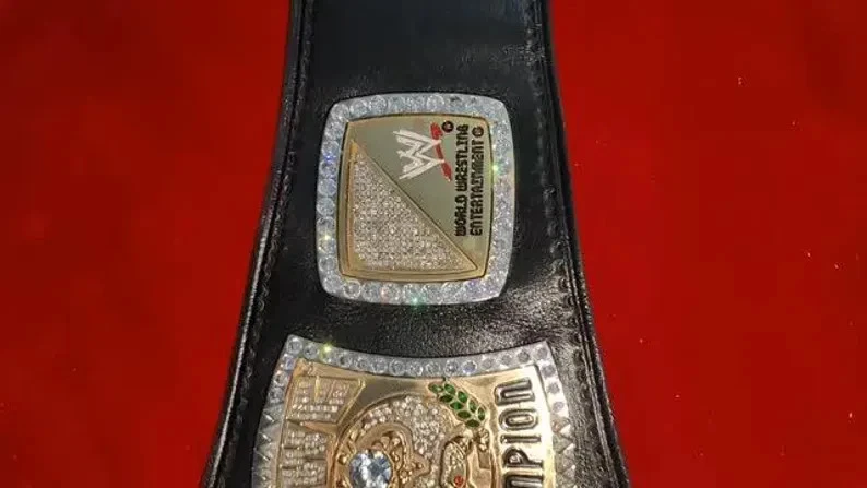 Réplica de cinturón de campeonato Spinner personalizable de lucha de peso pesado Foto 3 de 4