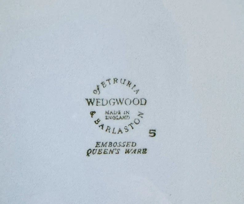 WEDGWOOD Cream on Lavender Set of 4 BREAD PLATES 6 1/4" Shell Edge Queensware - Image 3 of 3