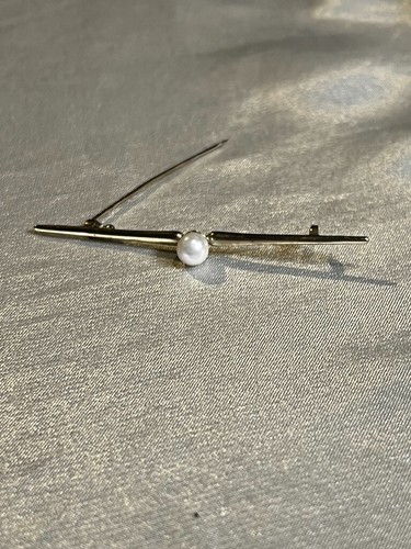 9ct yellow gold pearl cultured and white single brooch with box decorative pin - Picture 5 of 5