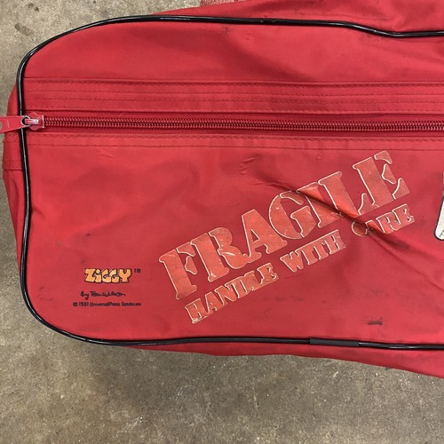 Vintage 1981 Ziggy Comics Cartoon Duffle Bag size 16”x8”x8” Fragile Cargo Funny - Picture 3 of 9