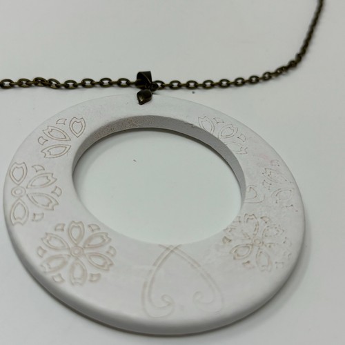 Bronze Tone Chain Necklace with Large White Wood Disc Donut Pendant Engraved 18" - Picture 5 of 5
