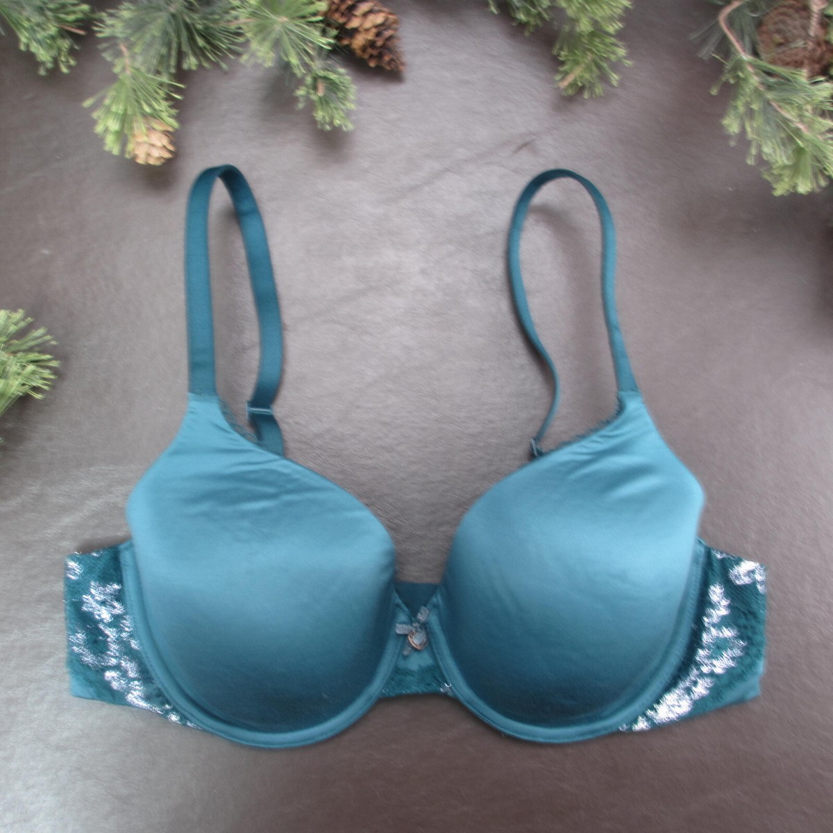 Victoria's Secret Bra 36C Green Padded Underwire Adjustable Clasp