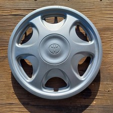 Toyota Corolla Camry Tacoma Hubcap 1992-2000 Fits 14 Wheel Pn 26600960 61095