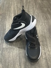 Nike Team Hustle Youth Size 7Y Basketball Shoes sneakers Black White NEW