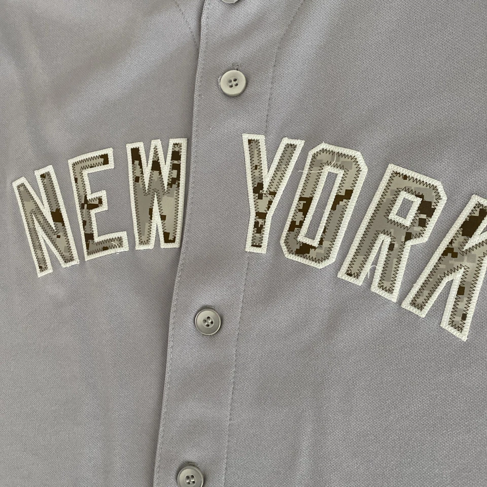 Camiseta Derek Jeter Majestic New York Yankees camuflagem digital juvenil grande feita nos EUA - Imagem 3 de 4