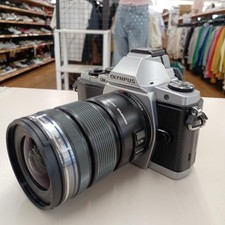 Olympus OM-D E-M5 Mirrorless Camera with 12-50mm Lens 16MP
