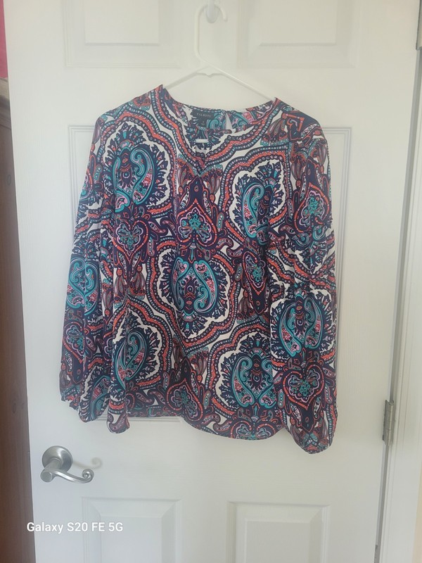 ladies size small long sleeve shirt