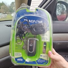 Vintage Black Motorola Tracfone Flip Cell Phone, w/Charged TFV170BKB