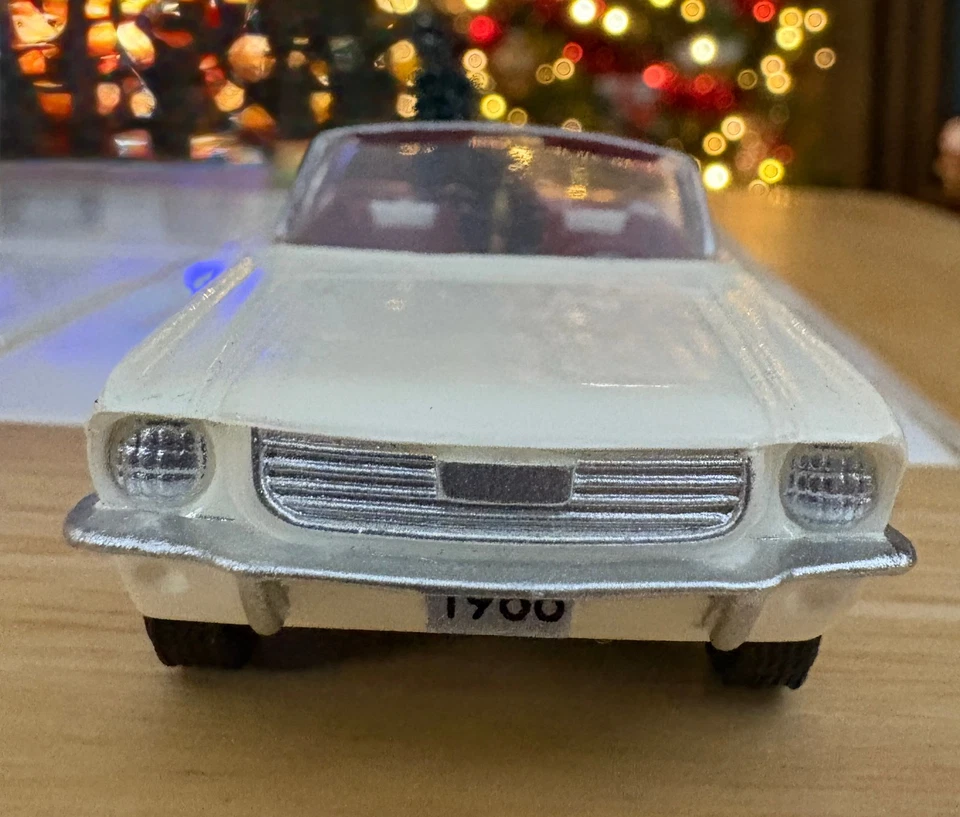 Mustang convertible Hallmark Ornament 1966; segundo en serie ¡NUEVO EN CAJA! Fecha 1992 Foto 2 de 4