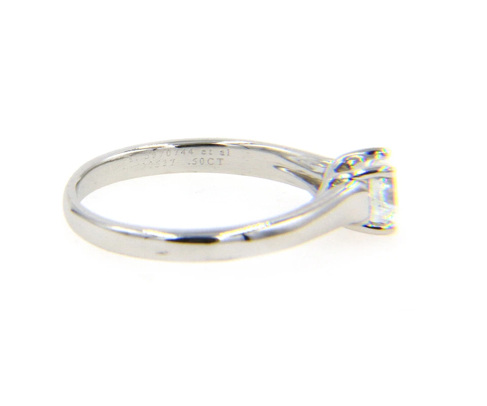 Обручальное кольцо Tiffany & Co. Lucida с бриллиантом 0,50 карата из платины - Изображение 4 из 4