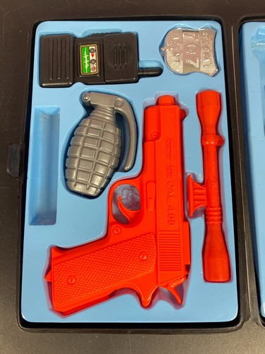 Special Agent 707 Spy Red Box Toy set James Bond Theme Briefcase Attaché Vintage - Picture 3 of 17