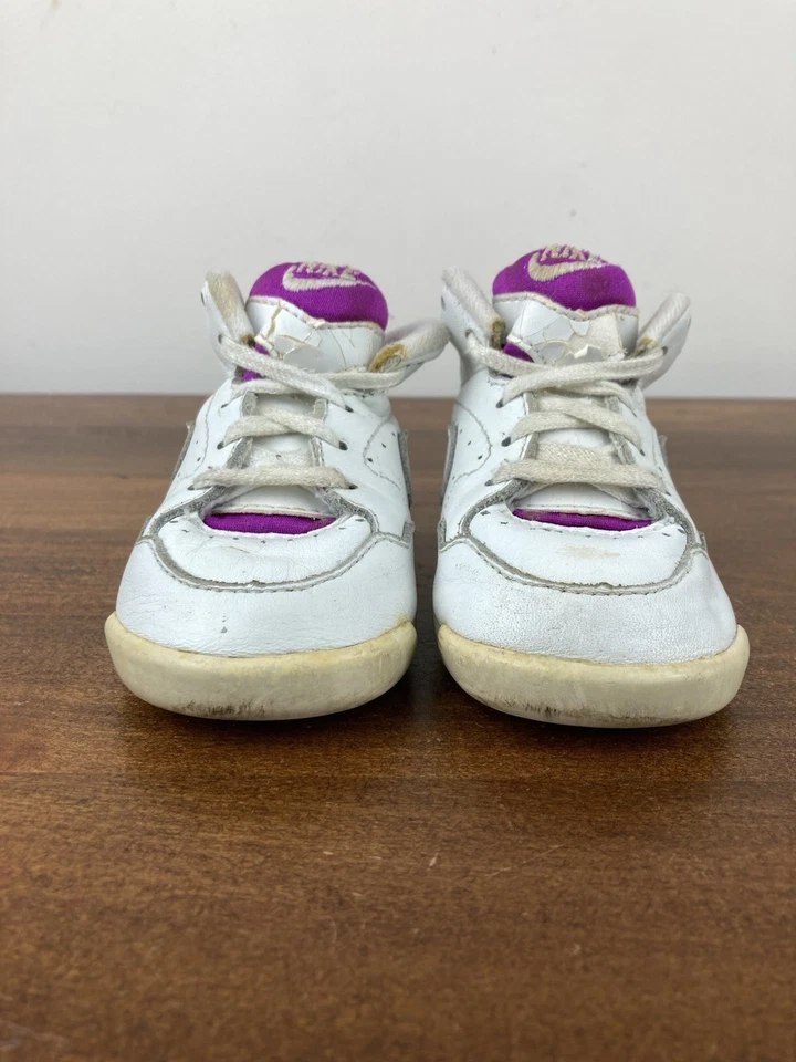 Zapatillas deportivas vintage de cuna Nike para bebé niña talla 4,5 92-01-03XC2 blancas de los años 90 Foto 3 de 4