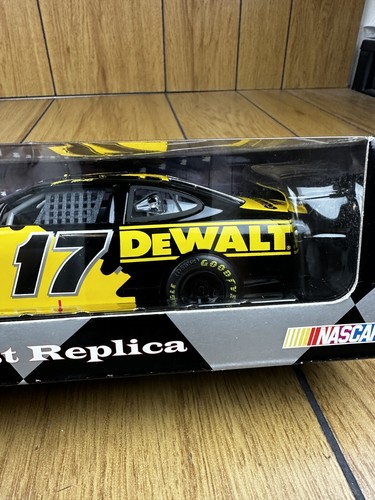NASCAR Die Cast Team Caliber 1:24 2002 Matt Kenseth DeWALT #17 - Picture 7 of 18