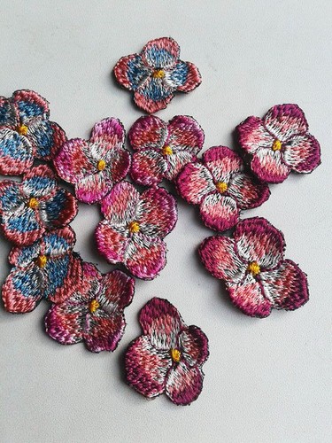 Pink Flowers Set Handmade Sew-On Embroidered Patches - Picture 2 of 5