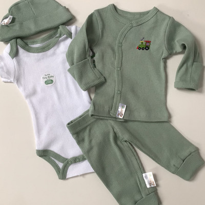 Premature Tiny Baby Boys girls unisex  4 Piece Clothes Gift Sets train 5-8lbs