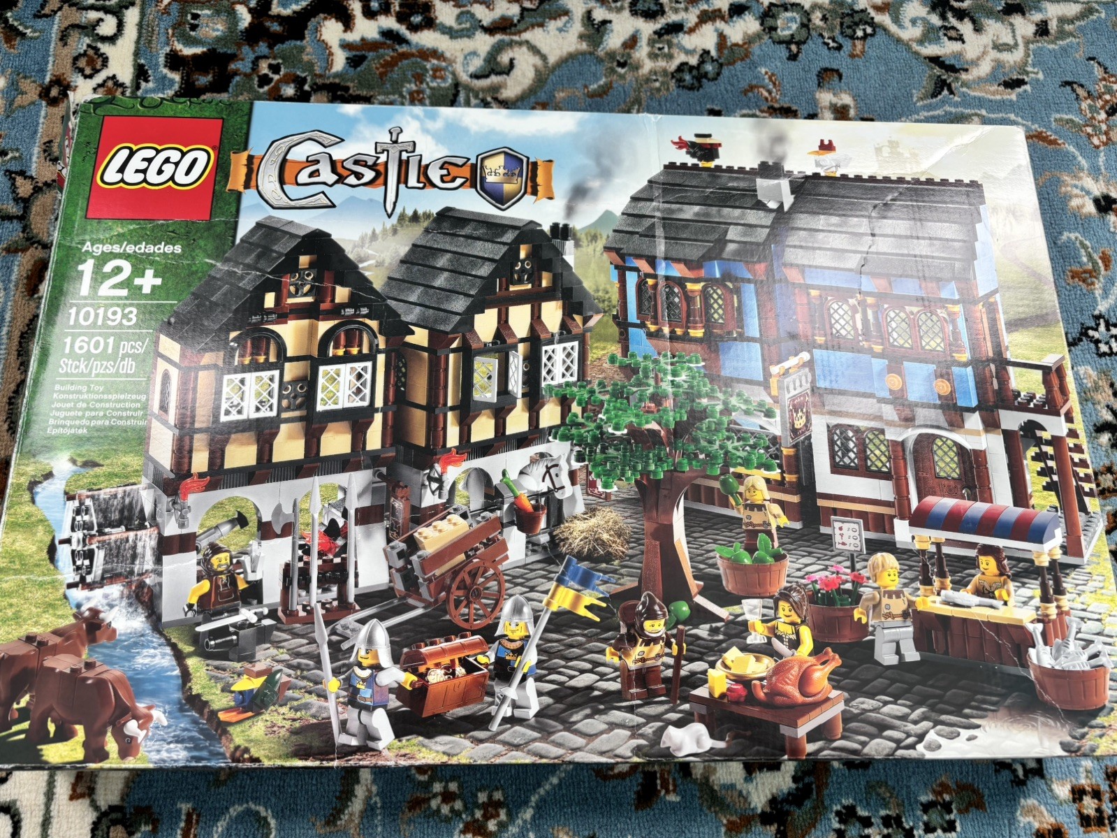 Lego Castle Set 10193 Medieval Market Village 100% complete + instr. + box 2009