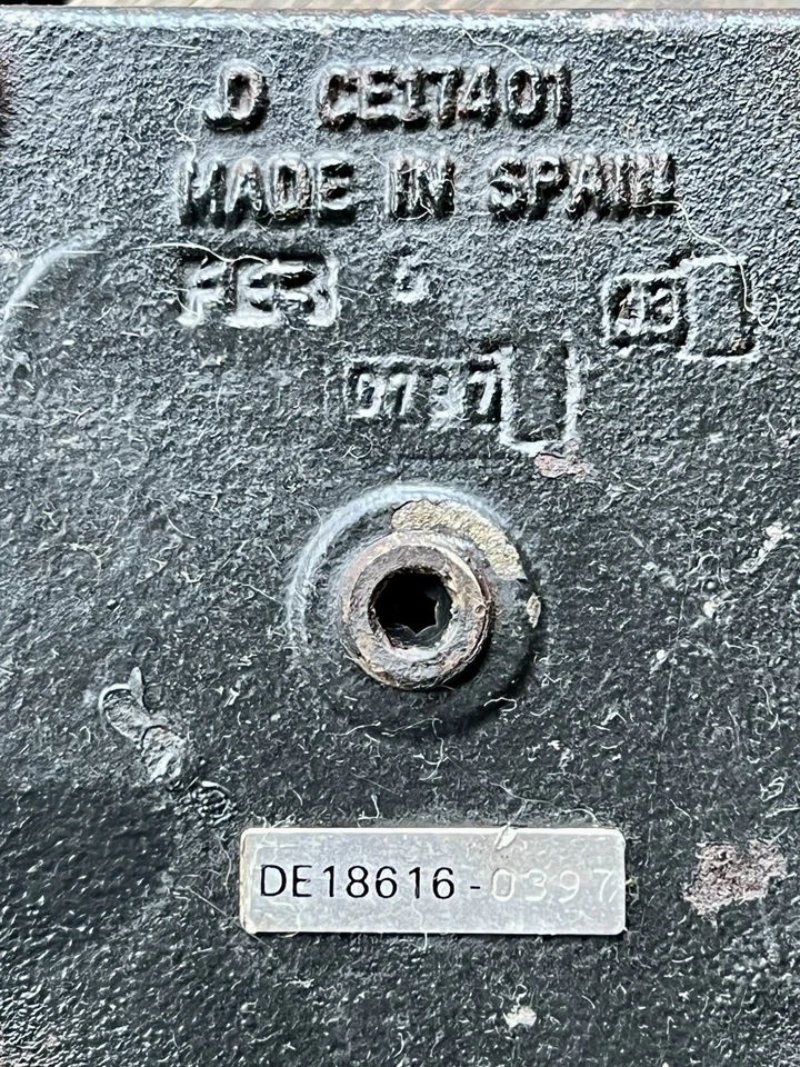 JOHN DEERE F620 F680 F687 54 CAJA DE ENGRANAJES DE PLATAFORMA DE CORTACÉSPED John Deere DE18616 OEM, NOS Foto 2 de 3