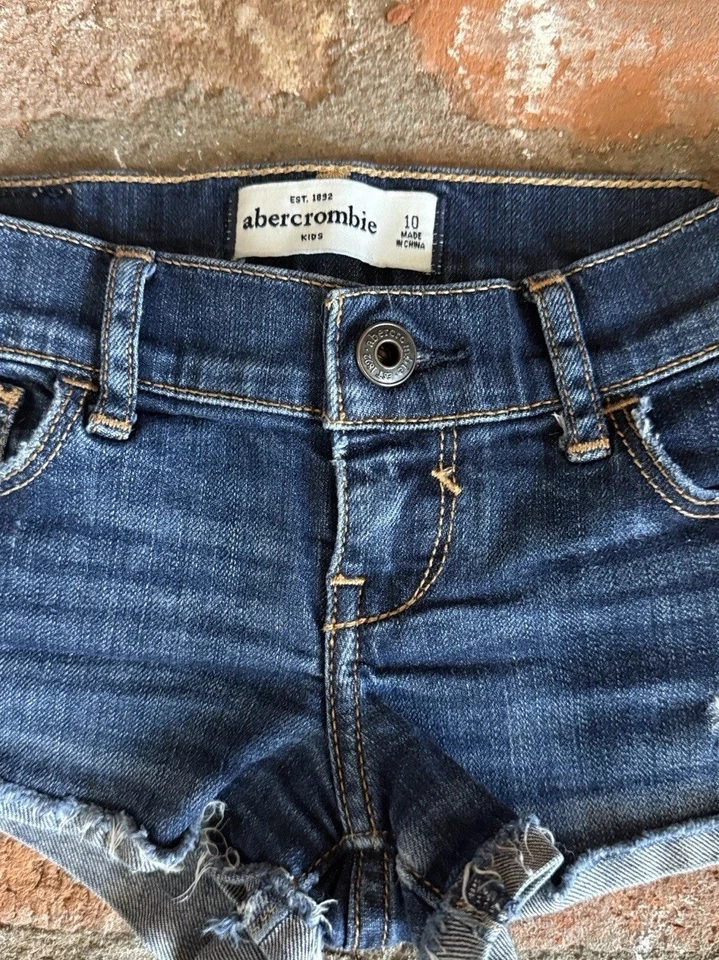 Jean corto Abercrombie para niños talla 10 Foto 2 de 4