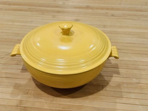 VTG FIESTA USA HOMER LAUGHLIN YELLOW CASSEROLE SERVING DISH w/ SCROLL HANDLES