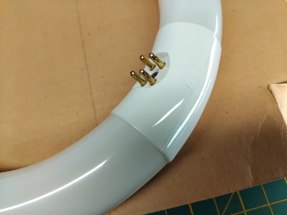 Fluorescent 22w CIRCULAR TUBE 4PIN Lamp  p/n YMAGL Magnifying Lamp BK04F19960 - Image 3 of 4