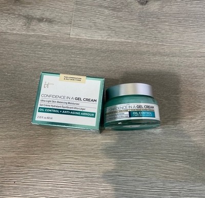 IT Cosmetics Confidence In A Gel Cream Oil-Control Face Moisturizer 2 oz/60ml