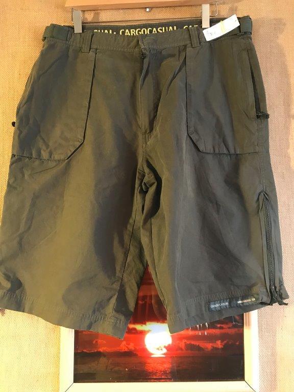 TCM Cargo Casual men's green shorts inseam 13.5” expandable