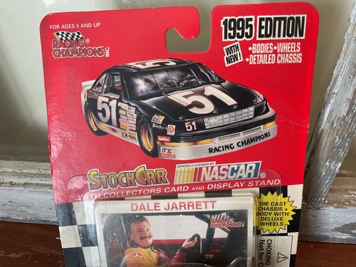 Dale Jarrett #28 Texaco Diecast Vehicle 1995 Racing Champions 1/64 Scale - Picture 3 of 4
