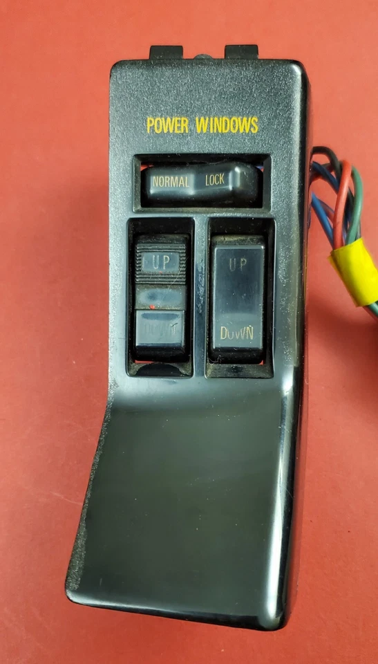 84-89 MITSUBISHI STARION / CHRYSLER CONQUEST MASTER INTERRUPTOR DE VENTANA OEM Foto 3 de 4