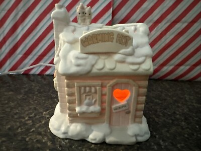 Lighted*Warming Hut *Precious Moments *Collectibles Figurines*Works(no Light)
