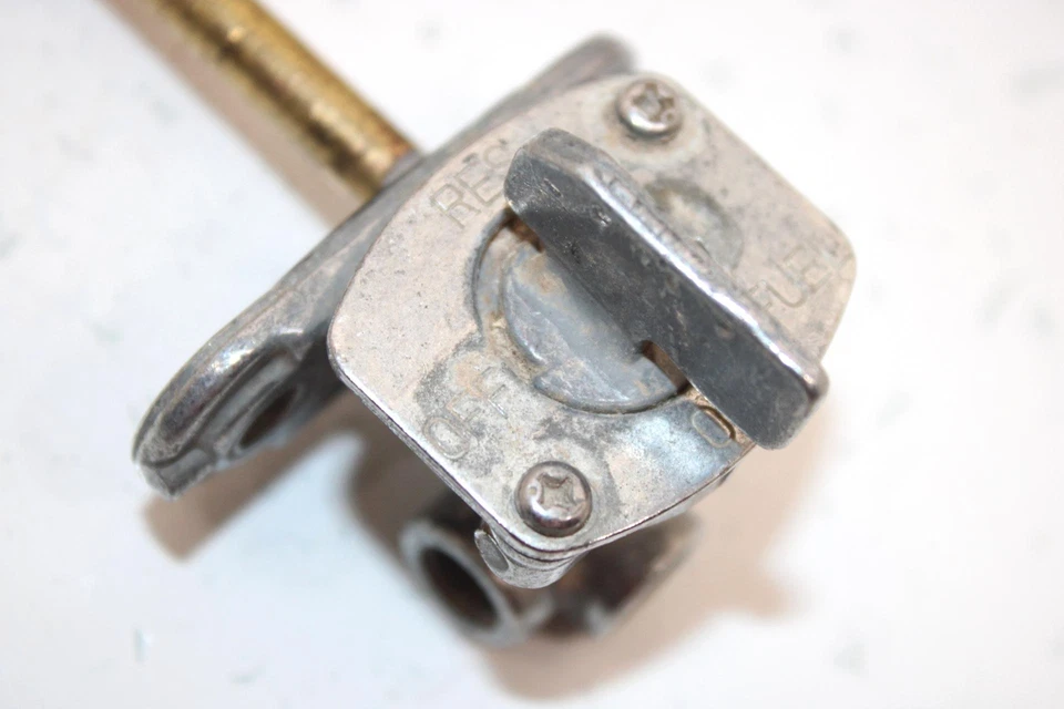 Válvula de combustible 99 Arctic Cat 300 4x4 OEM 0470-445 AA16 Foto 2 de 4
