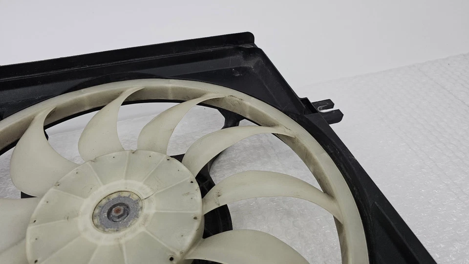 2014-2018 Subaru Forester 2.5L Engine Radiator Cooling Fan Motor & Shroud OEM - Image 3 of 4