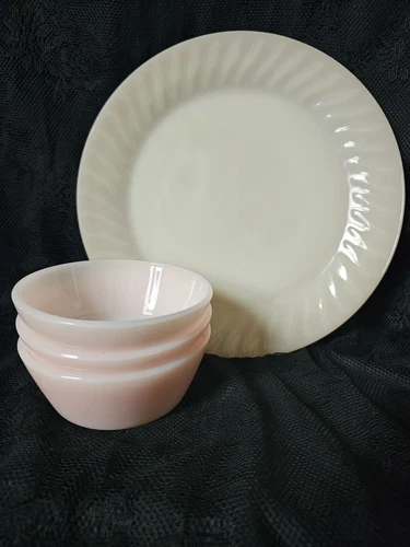 Lot Of 4 Vintage Achor And Hocking Rare Pink Fire King 3 Custard Cups And Plate
