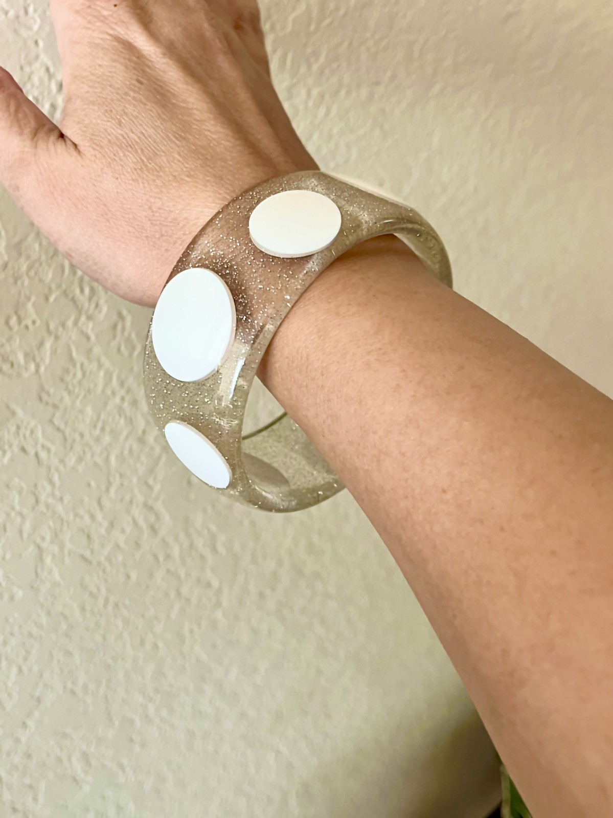 vintage clear TRANSLUCENT LUCITE bangle bracelet … - image 1